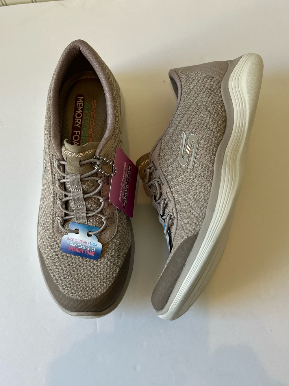 NEW SKECHERS WOMEN’S ENVY SLIP ON SNEAKERS | SZ: 7 | TAUPE | SN 23608 | NWT